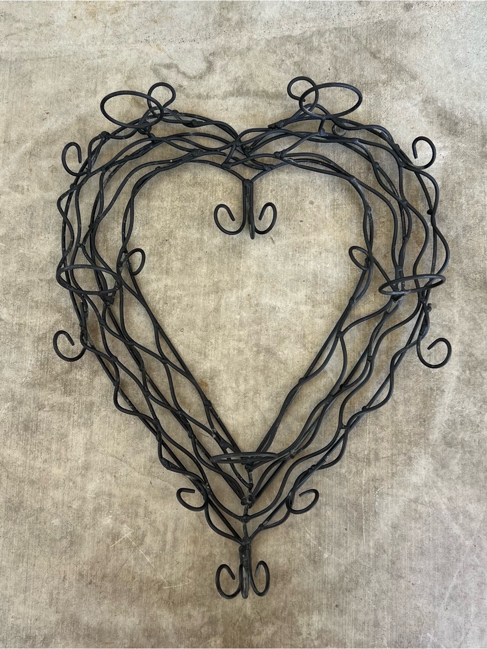 Twisted Metal Wire Heart Shaped Wall Hanging Planter Candler Holder Trellis